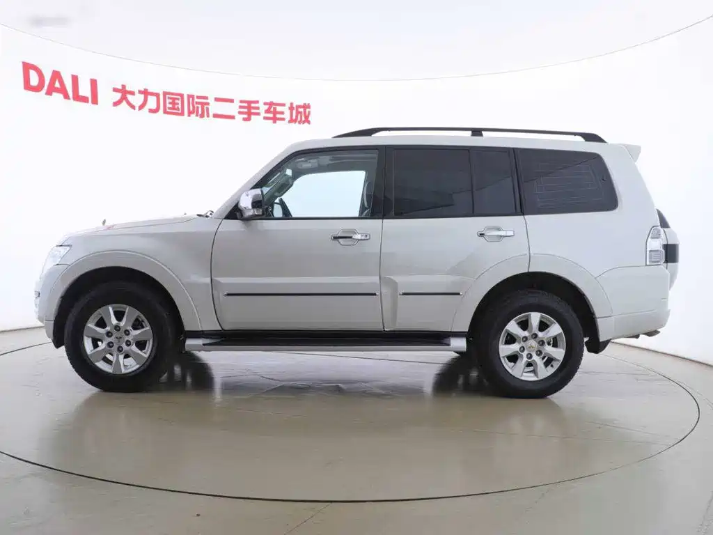 Pajero (Import) 帕杰罗(进口) V93 2021款 3.0 L 中东版