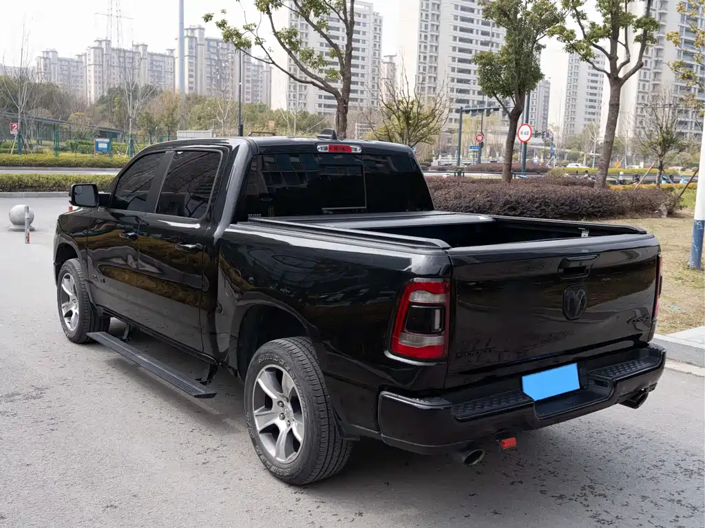 RAM Trucks 5.7 L Auto