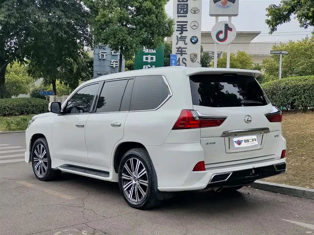 Lexus LX 570 Middle East