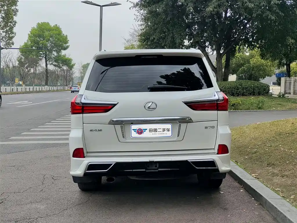 Lexus LX 570 Middle East