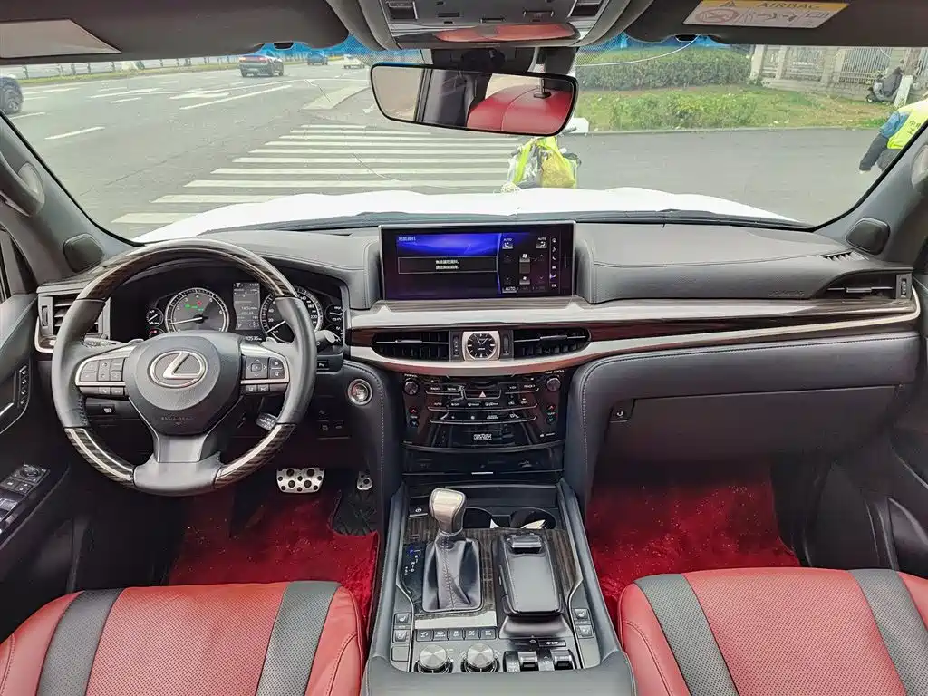 Lexus LX 570 Middle East