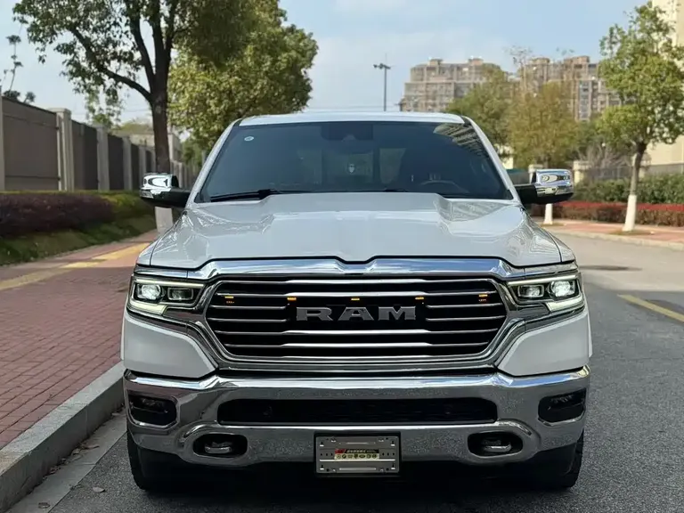 RAM Trucks 5.7 L Auto