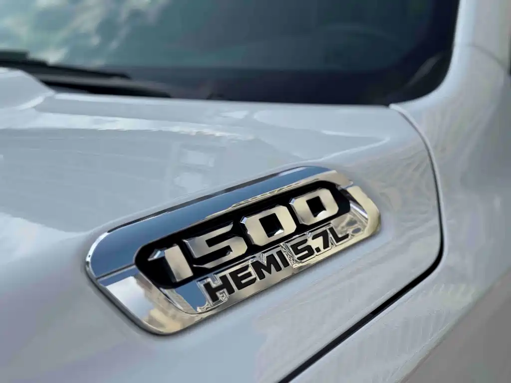 RAM Trucks 5.7 L Auto