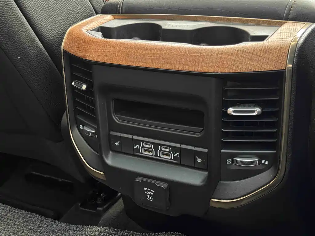 RAM Trucks 5.7 L Auto