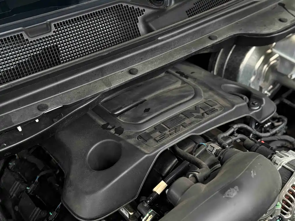 RAM Trucks 5.7 L Auto