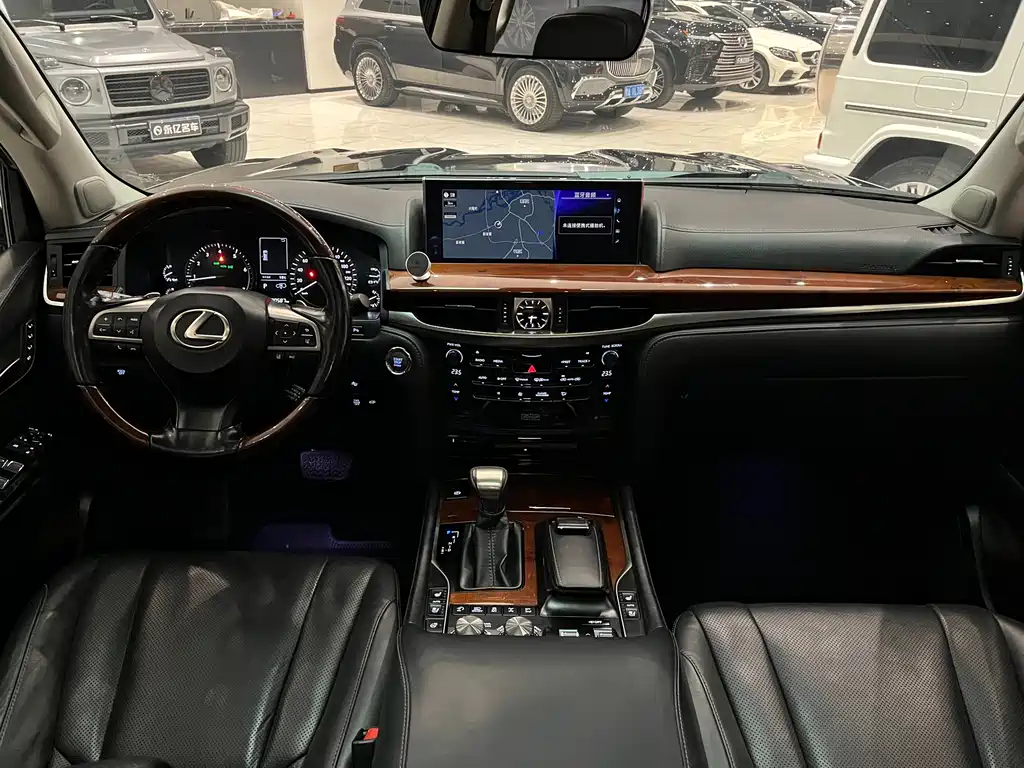 Lexus LX 5.7 L Canada Spec