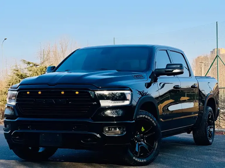 RAM Trucks 5.7 L Auto