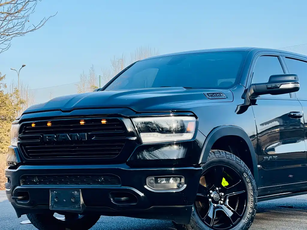 RAM Trucks 5.7 L Auto