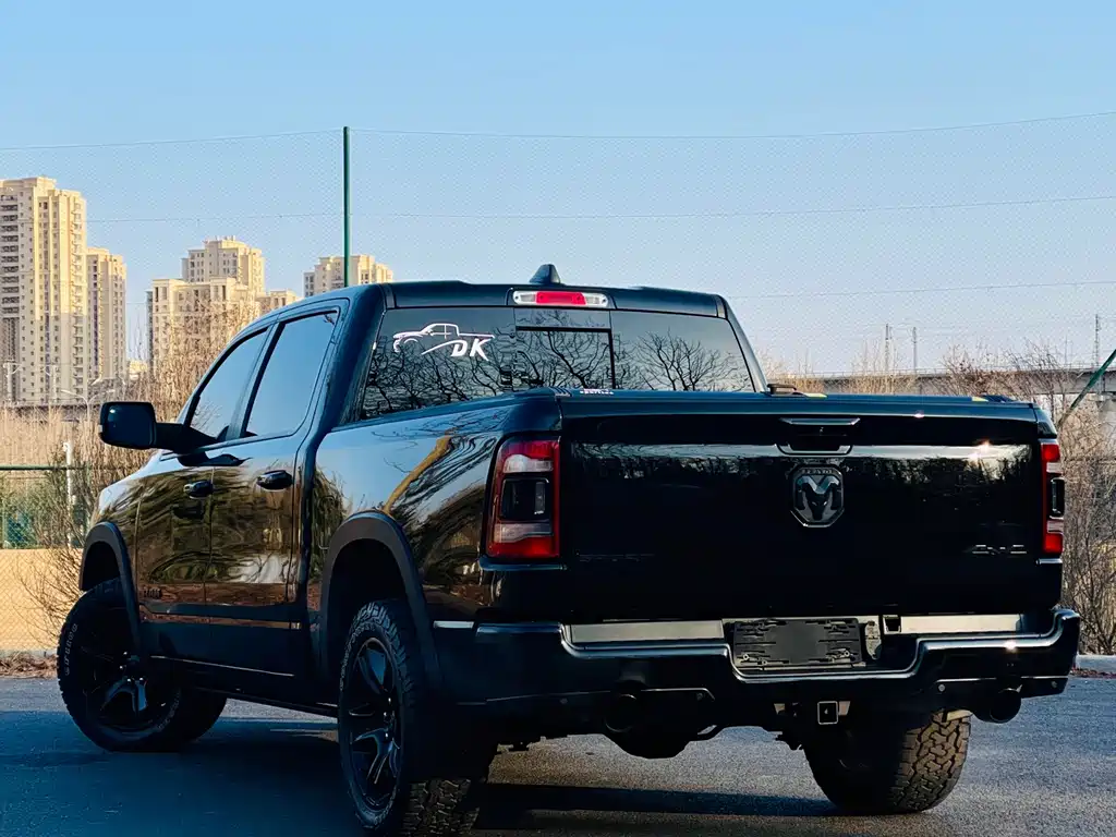 RAM Trucks 5.7 L Auto