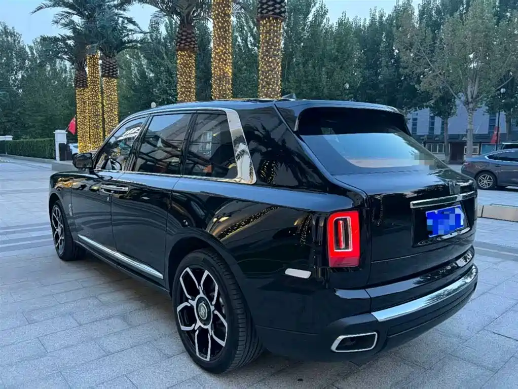 Cullinan Black Badge