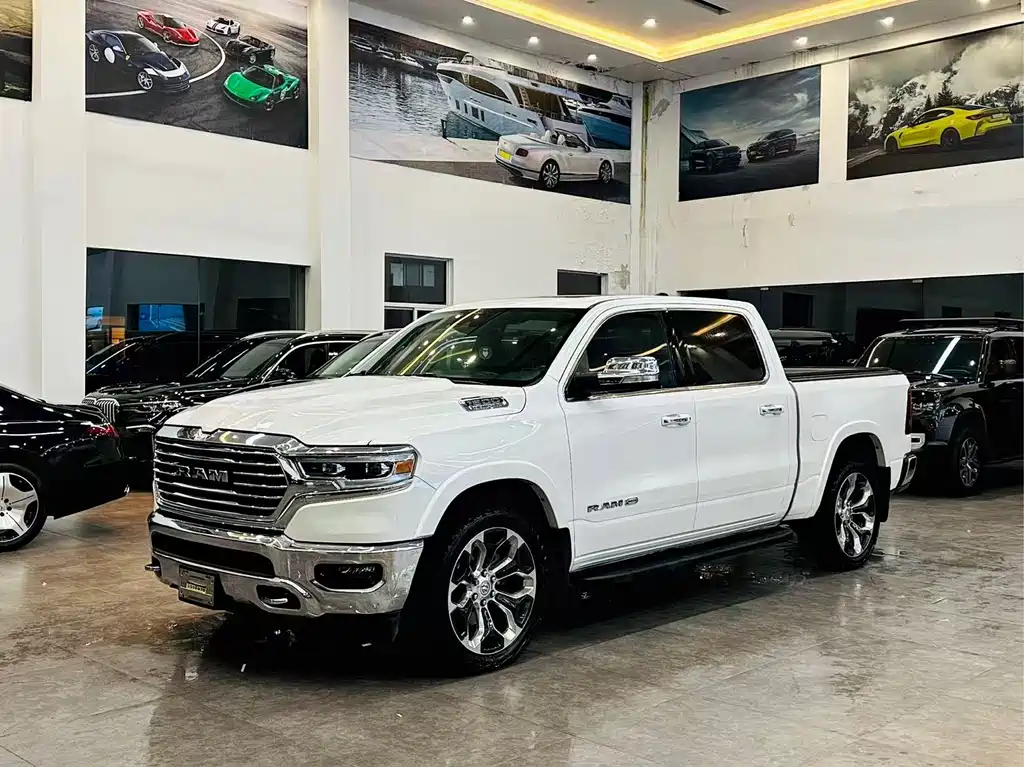 RAM Trucks 5.7 L Auto