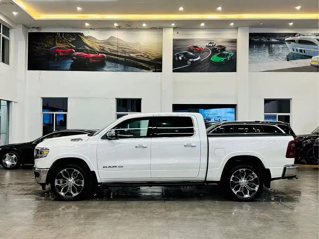RAM Trucks 5.7 L Auto