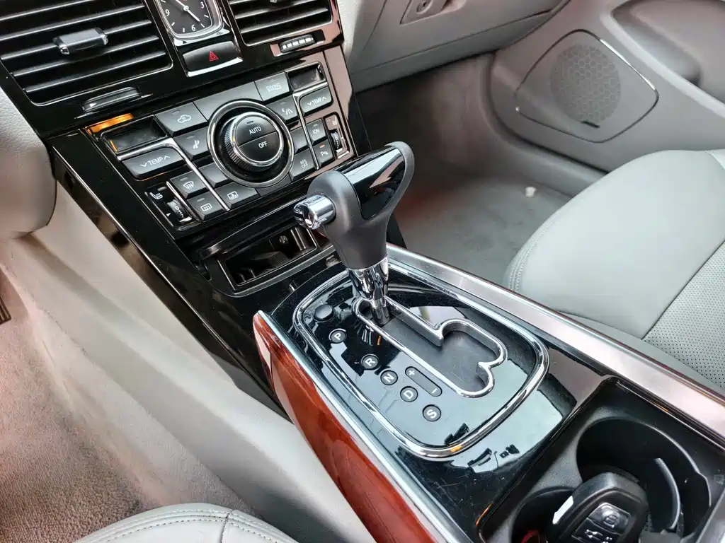 Hongqi H7 2.5 L Official