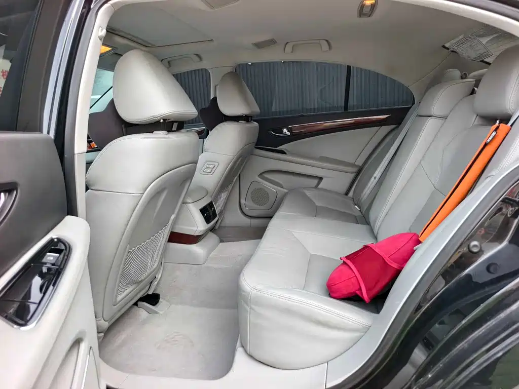 Hongqi H7 2.5 L Official