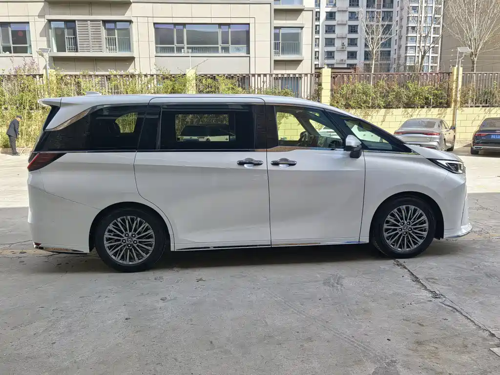 Lexus LM 350 h 4-seat