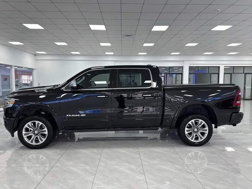 RAM Trucks RAM Trucks 2023款 5.7 L 中东版