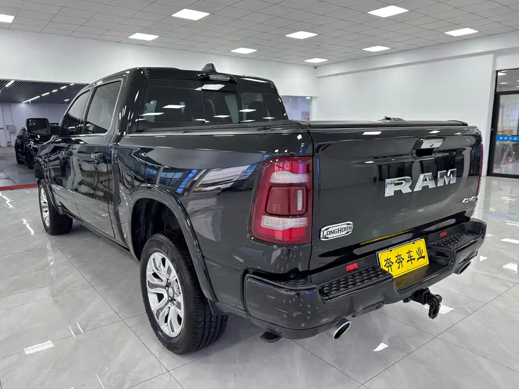 RAM Trucks RAM Trucks 2023款 5.7 L 中东版