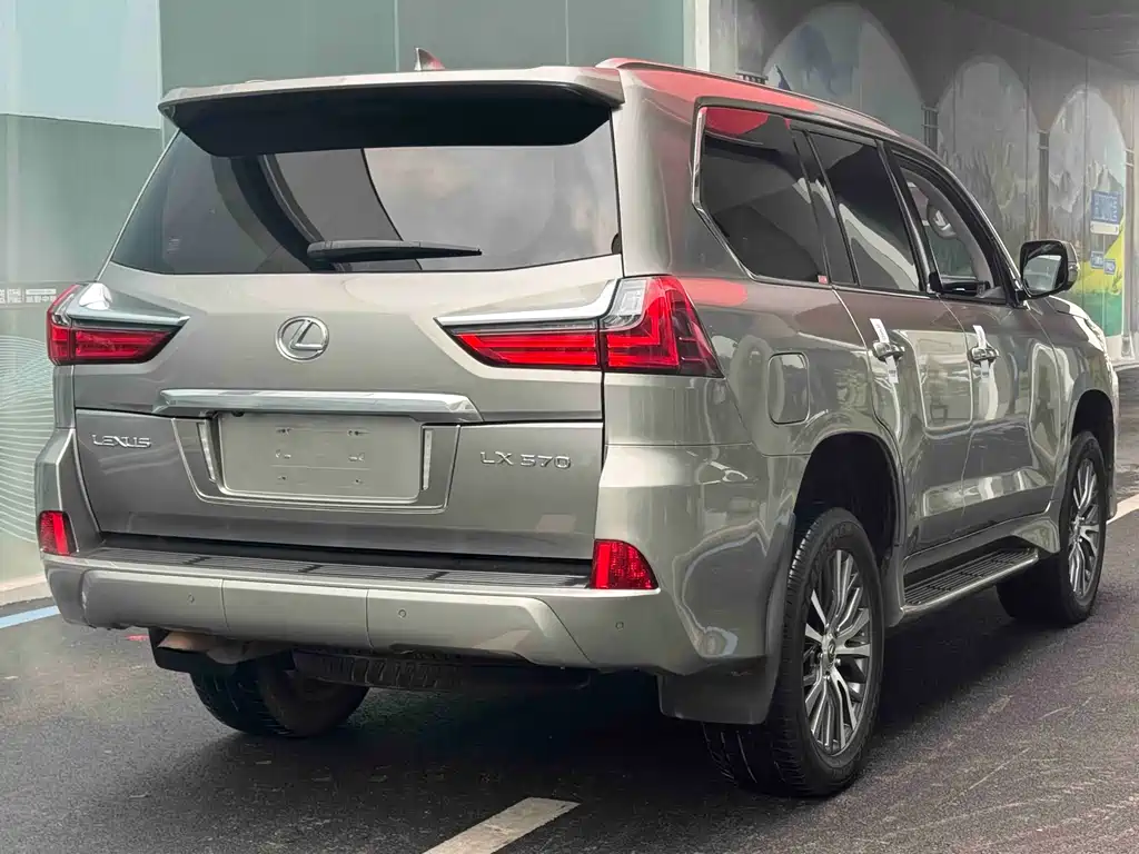 Lexus LX 570
