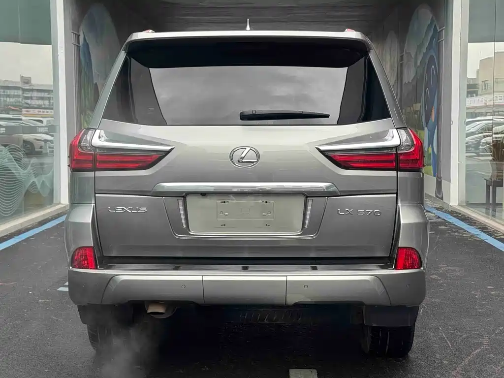 Lexus LX 570