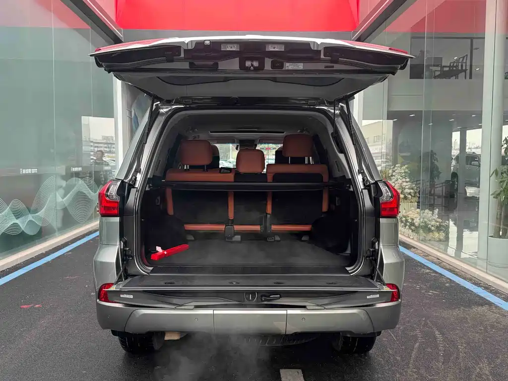 Lexus LX 570
