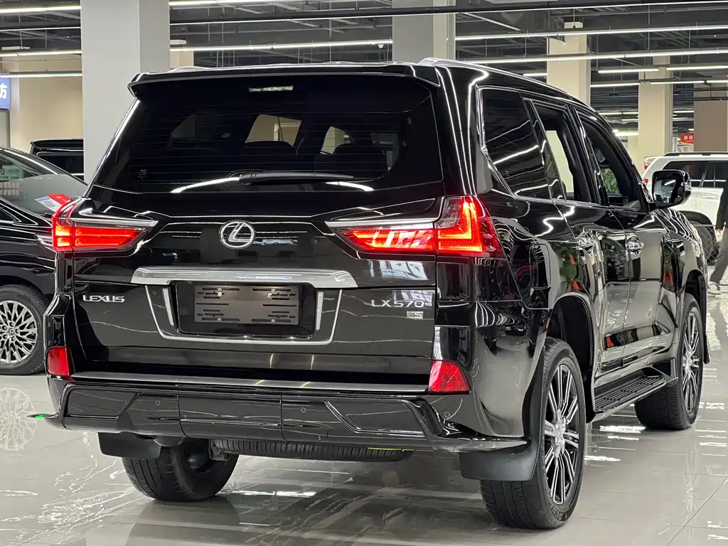 Lexus LX 雷克萨斯LX 2022款 570 中东版