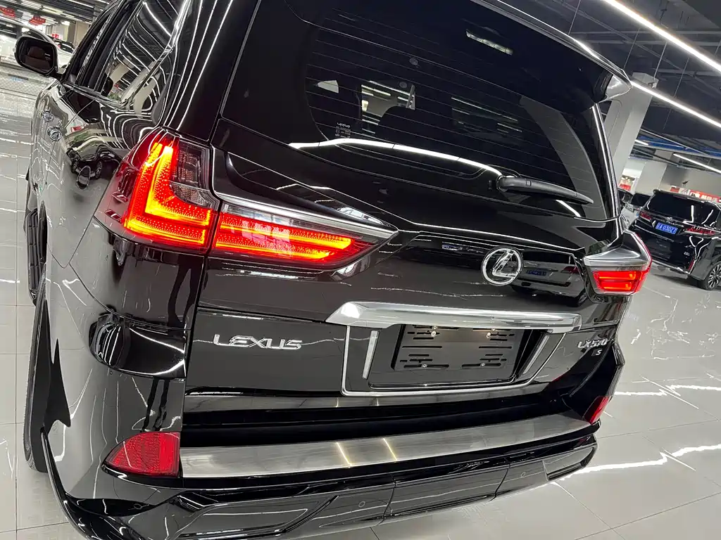 Lexus LX 雷克萨斯LX 2022款 570 中东版