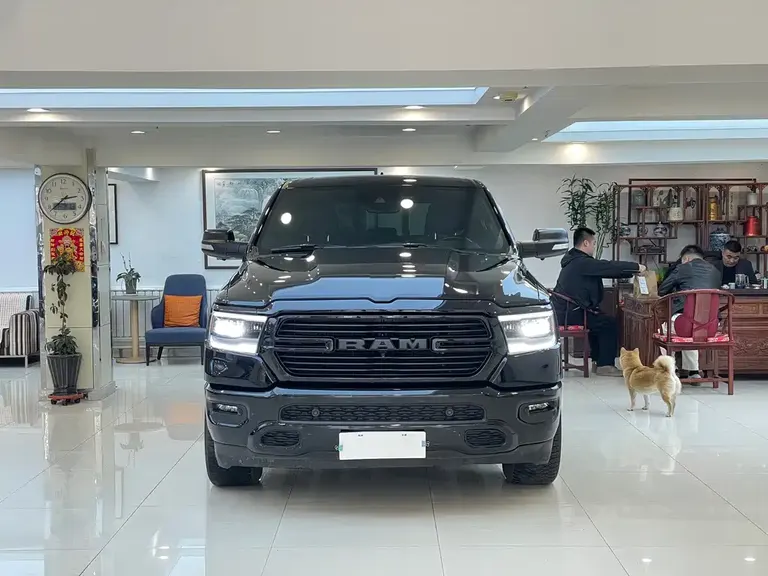 RAM Trucks 5.7 L Auto