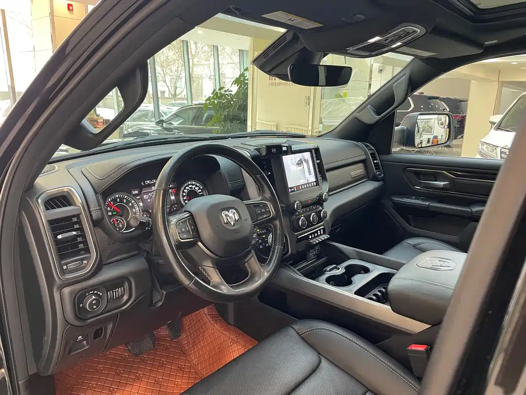 RAM Trucks 5.7 L Auto