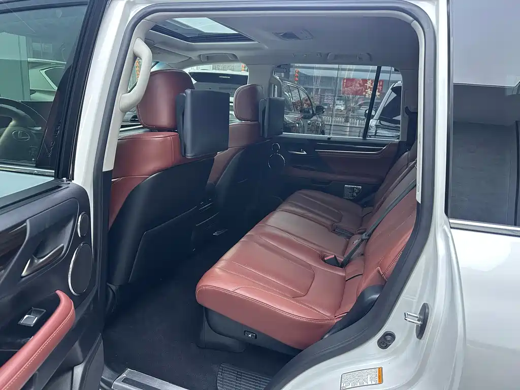 Lexus LX 570 Canada Spec