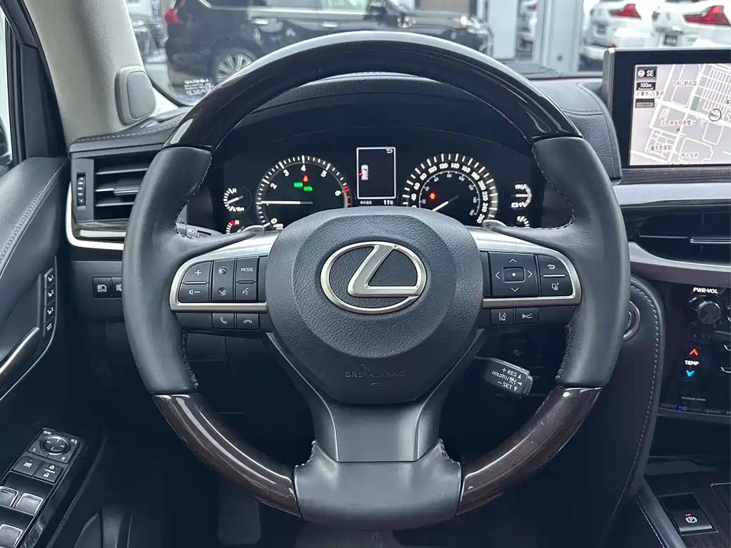 Lexus LX 570 Canada Spec