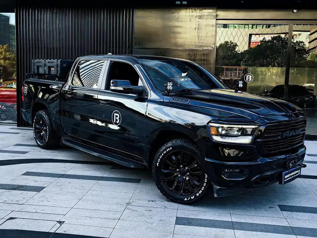 RAM Trucks 5.7 L Auto