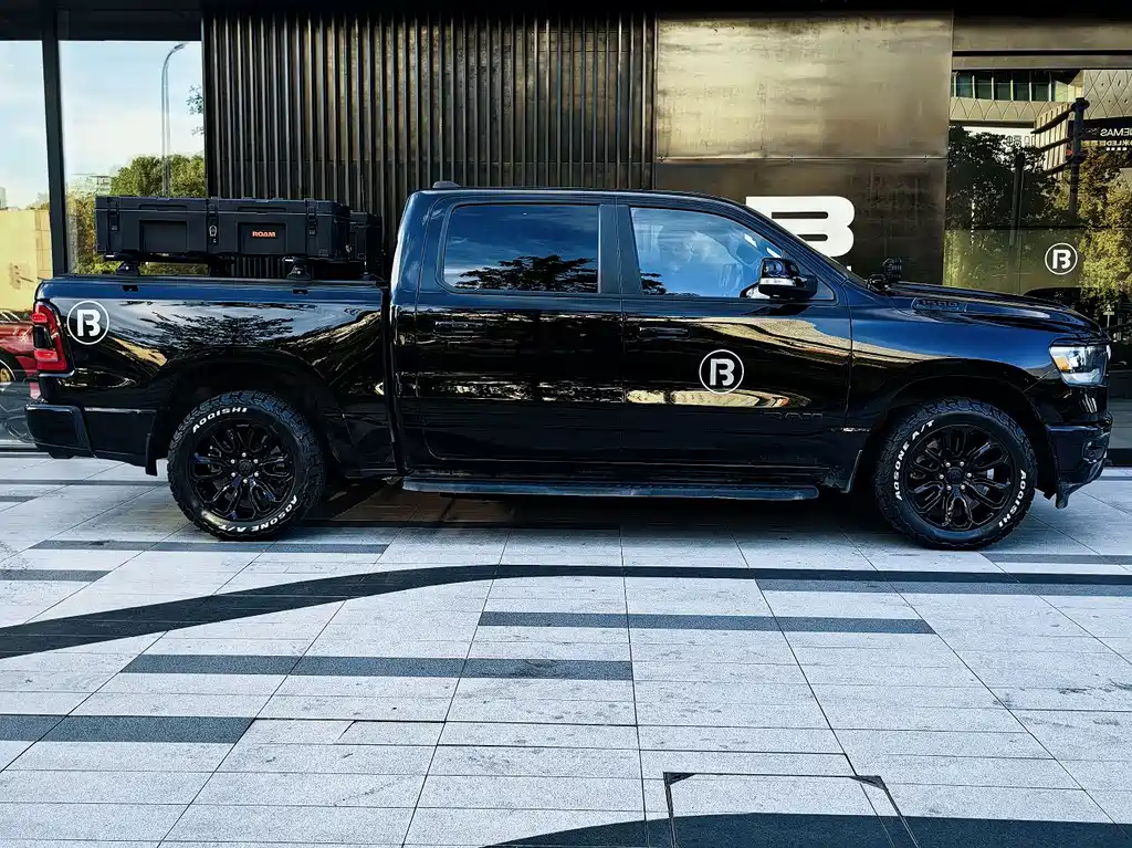 RAM Trucks 5.7 L Auto