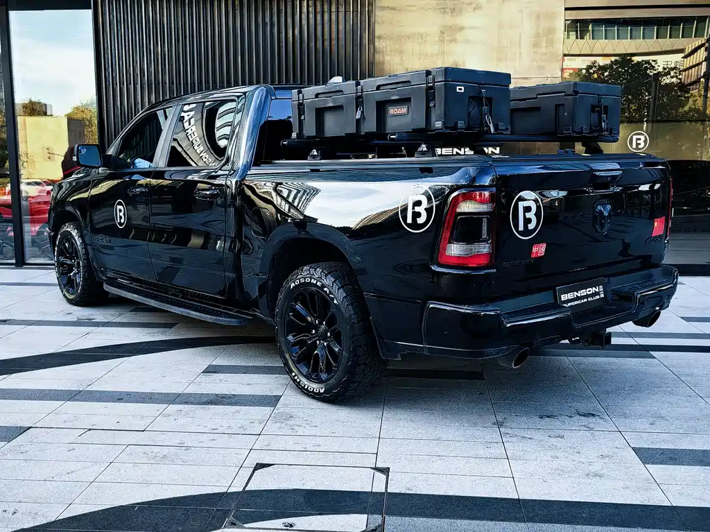 RAM Trucks 5.7 L Auto