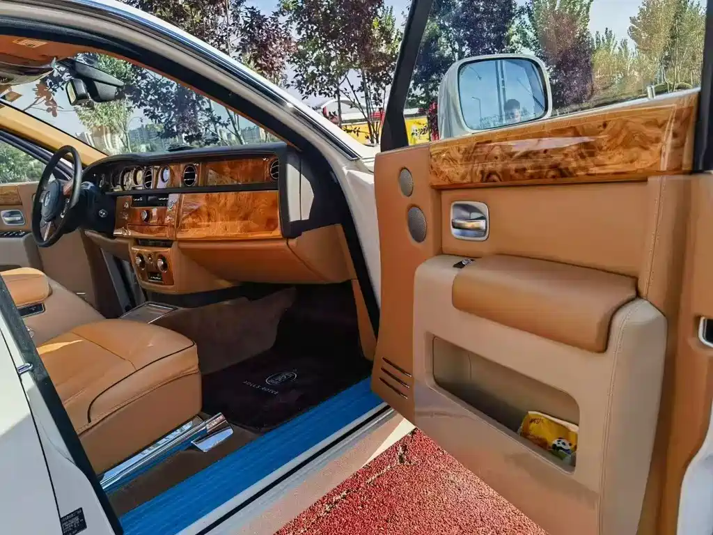 Phantom 6.7 L Auto