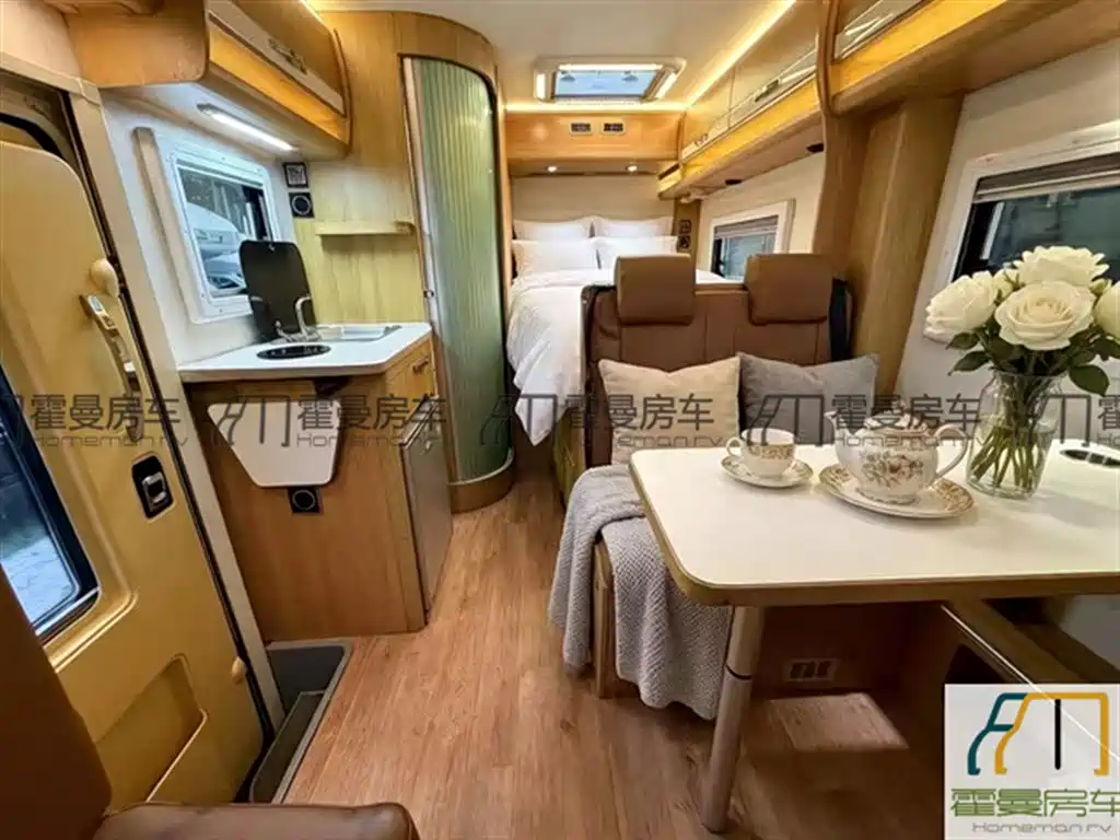 Maxus V80 RV 上汽大通MAXUS V80 C型旅居房车 2017款 2.5 T 柴油版