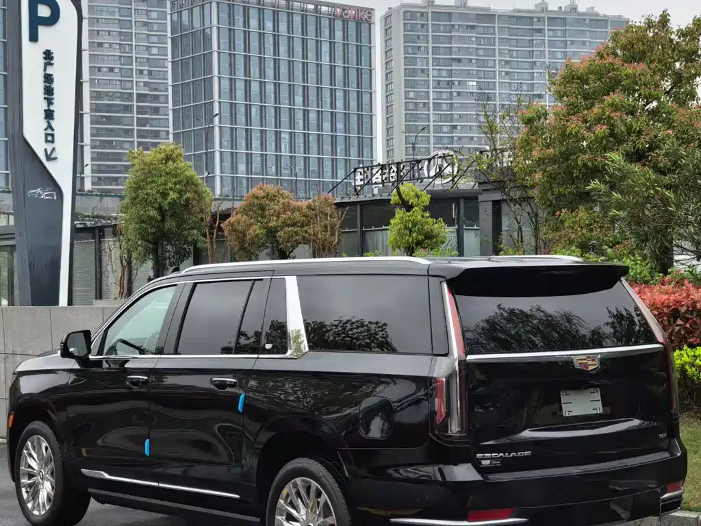 Escalade 6.2 L Extended