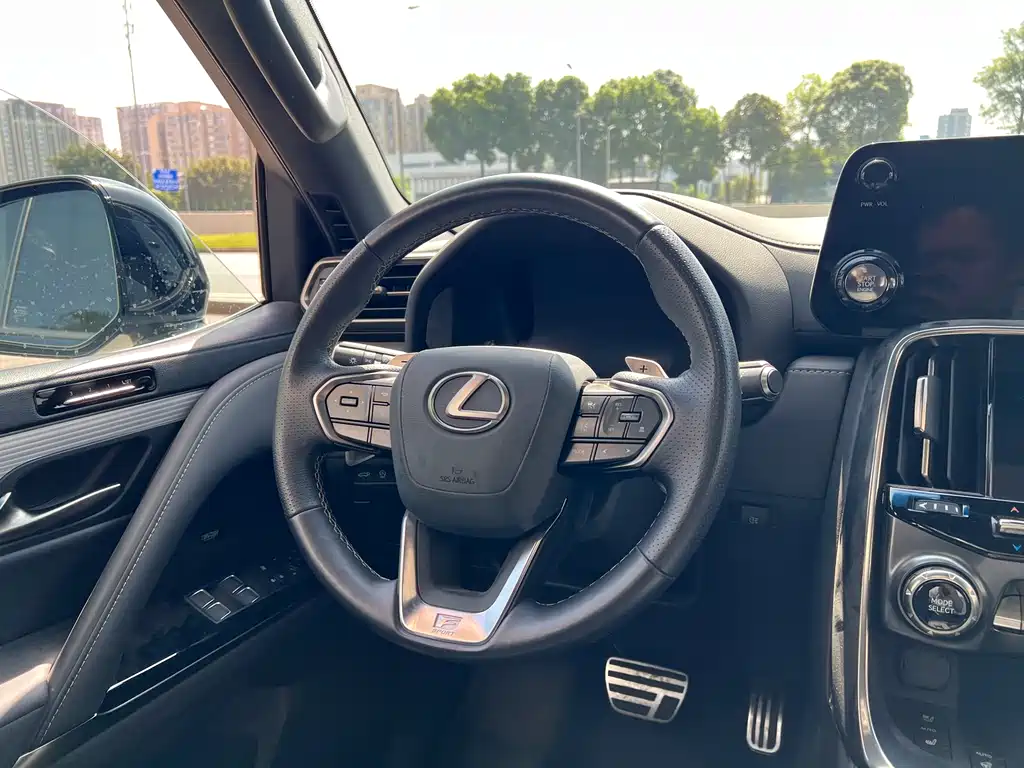 Lexus LX 600 Canada Spec