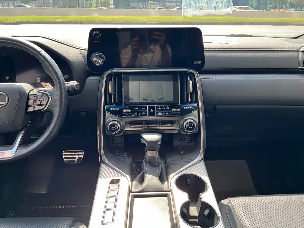 Lexus LX 600 Canada Spec