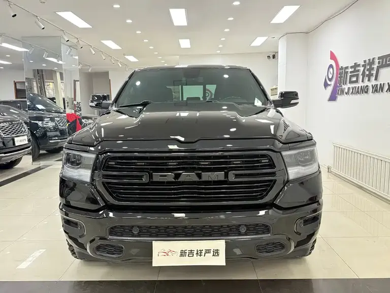 RAM Trucks RAM Trucks 2020款 1500 5.7 L 运动版
