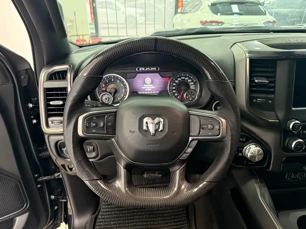 RAM Trucks RAM Trucks 2020款 1500 5.7 L 运动版
