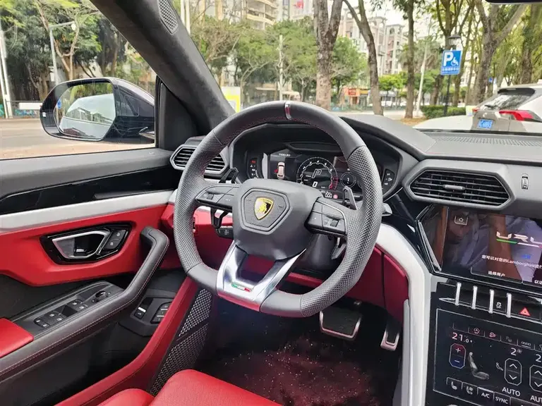 Lamborghini Urus 4.0 T V8