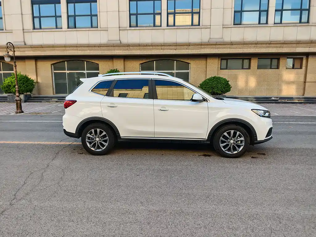 Roewe RX5 330 TGI Auto China Style