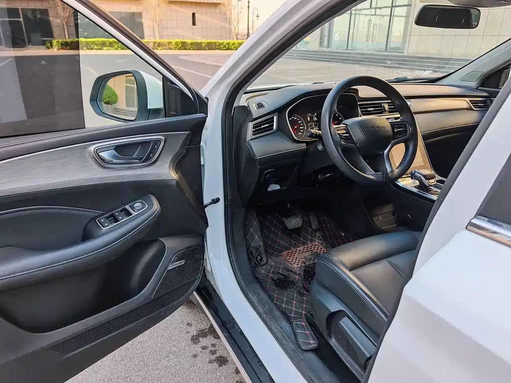 Roewe RX5 330 TGI Auto China Style