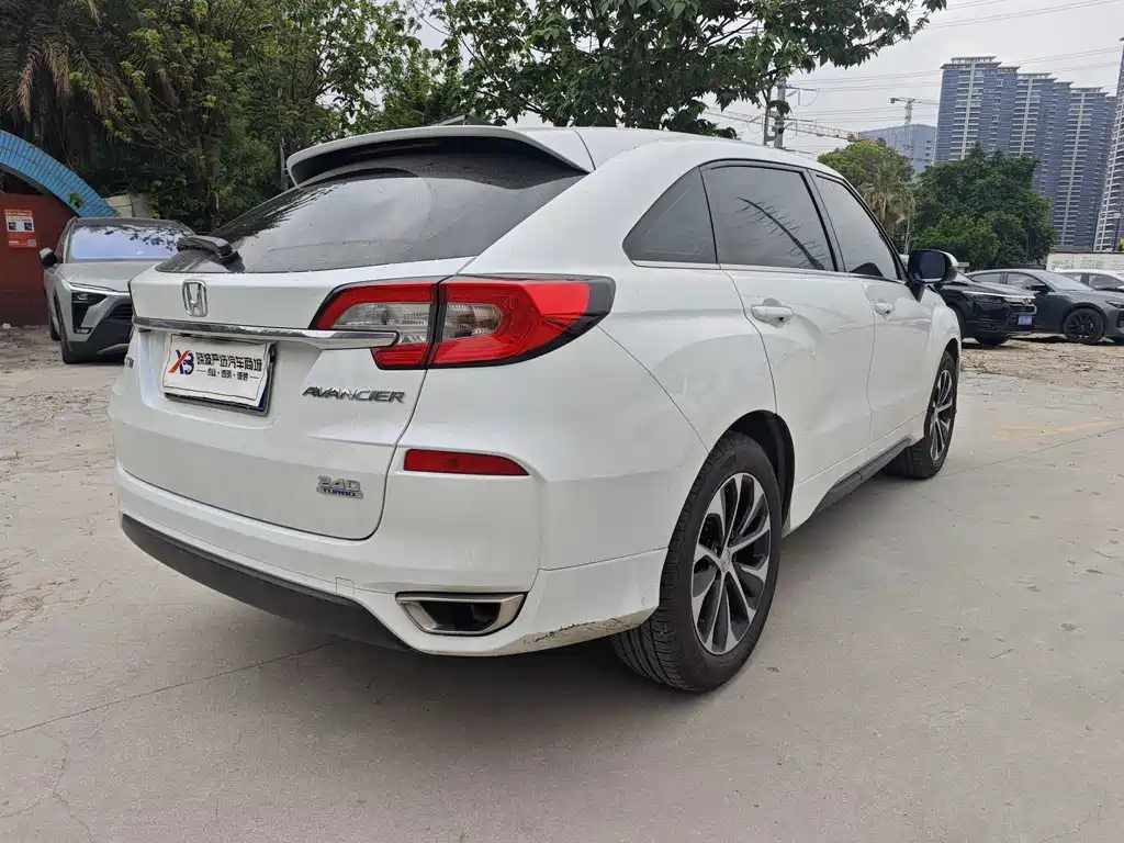 Avancier 240 TURBO 2 WD Luxury