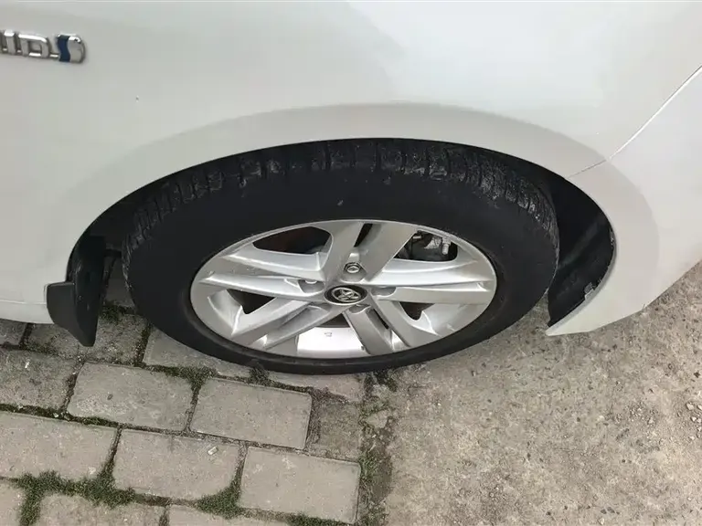 Toyota Levin Dual Engine 1.8 H E-CVT Progressive