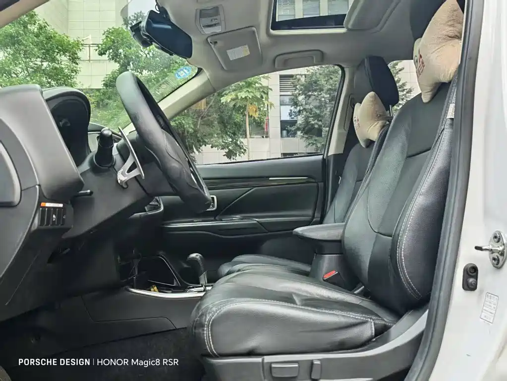 Outlander 2.4 L 4 WD Elite 5-seat