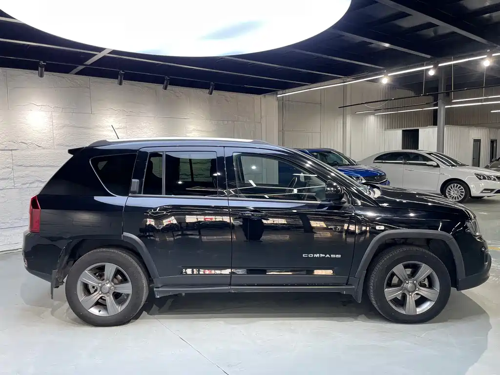 Compass (Import) Facelift 2.4 L 4 WD Comfort