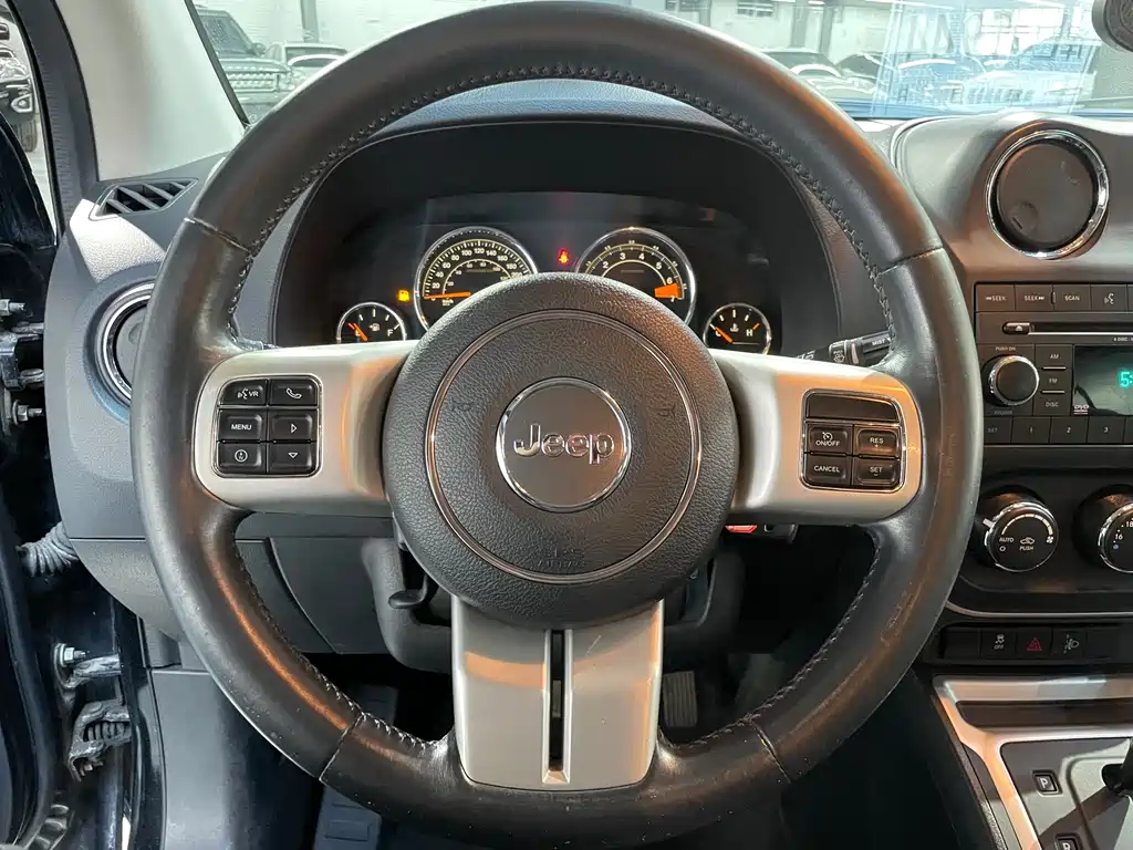 Compass (Import) Facelift 2.4 L 4 WD Comfort
