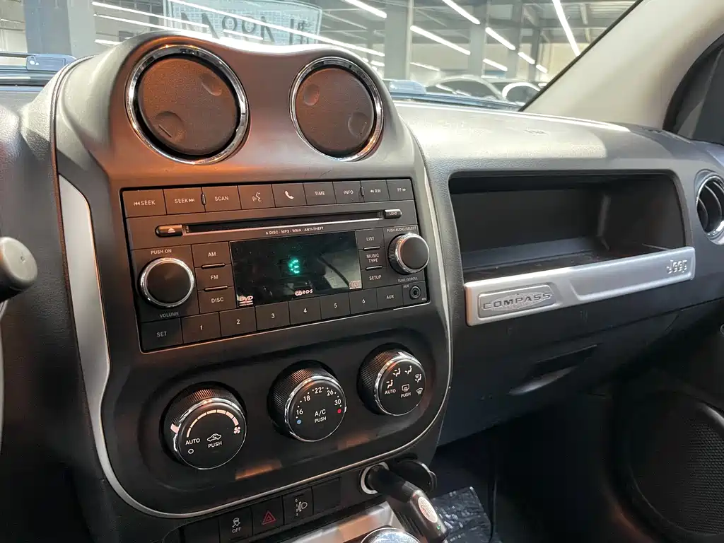 Compass (Import) Facelift 2.4 L 4 WD Comfort