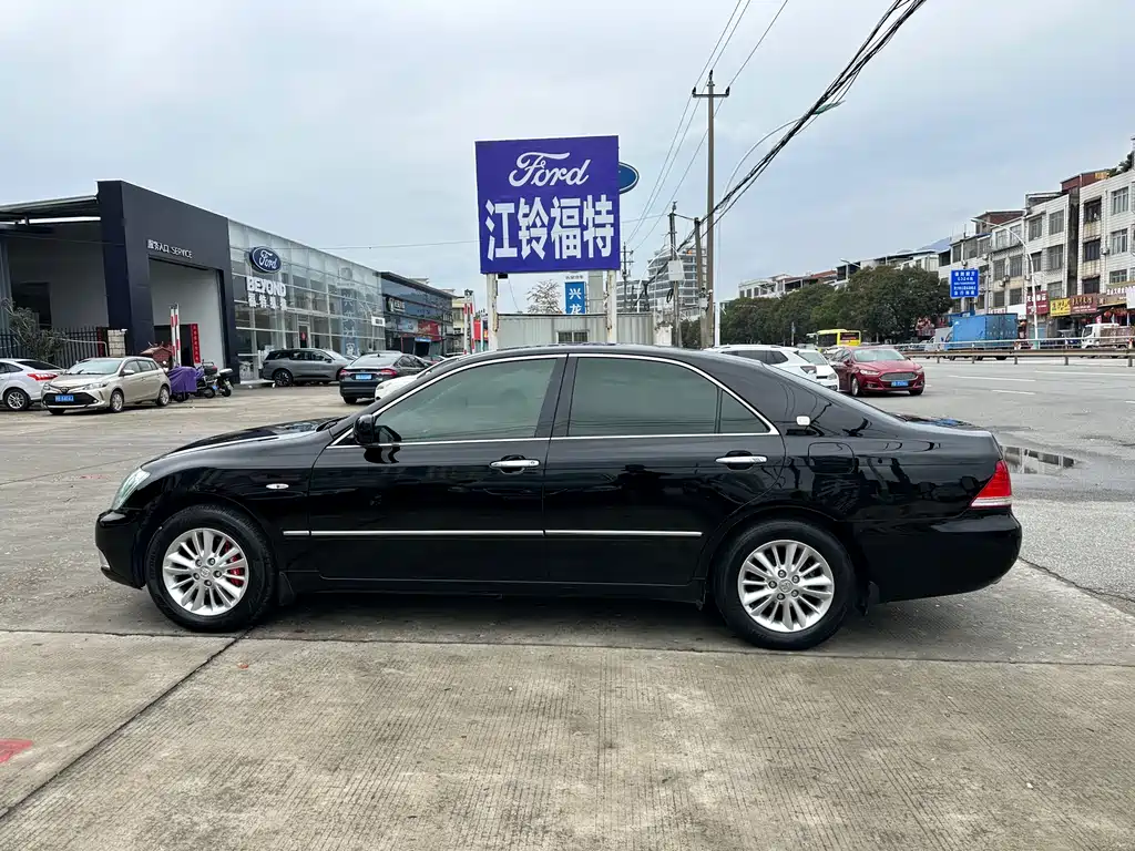 Crown 2.5 L 5 Anniversary